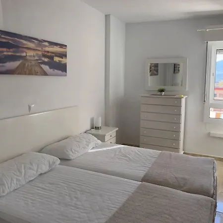 Panoramic Views Cozy Center Apartment *
