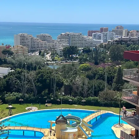 Panoramic Views Cozy Center Apartment *