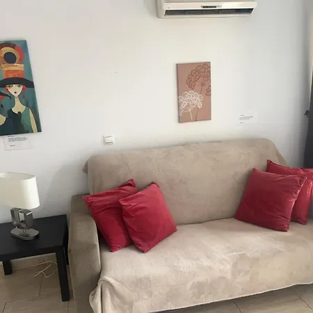 Panoramic Views Cozy Center Apartment *